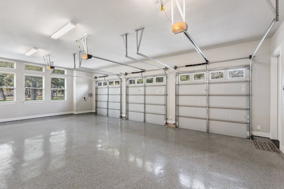 High-Gloss Garage